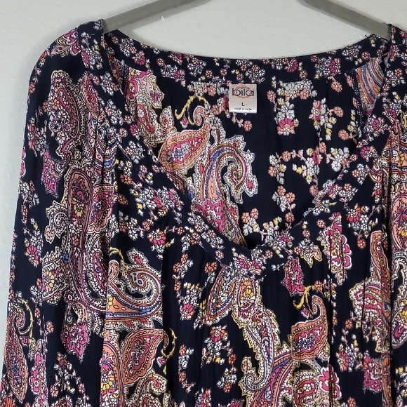 Bila Paisley Print Hippie Boho Tunic Top Shirt Size L Flowy Rayon Crinkle V Neck - Picture 2 of 13